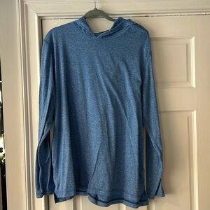 Super comfy and lightweight Vineyard Vines hooded sweatshirt